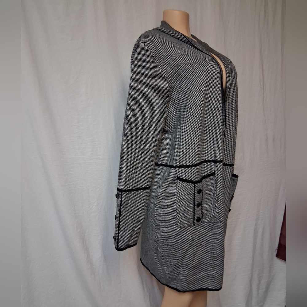 Romimona Black and White Knit Cardigan Size 3XL - Picture 10 of 16